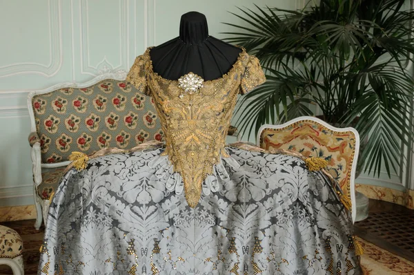 Franciaország, régi ruhát a klasszikus Villarceaux castle — Stock Fotó