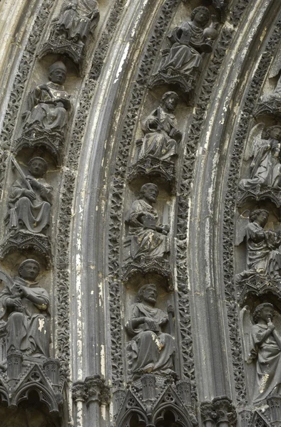 Luftverschmutzung an Kirchenstatuen in Rouen — Stockfoto