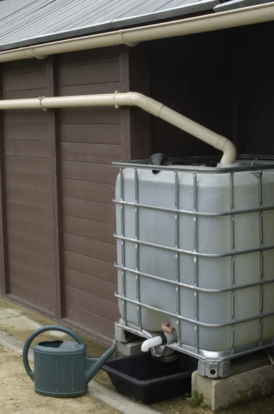 Frankrijk, regenwater tank in een tuin in les mureaux — Stockfoto