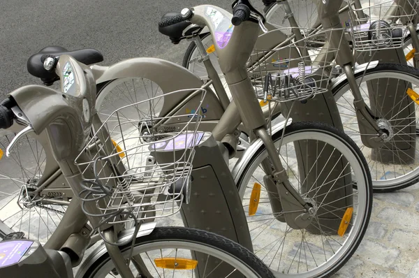 Веліб у Парижі, оренда громадського велосипеда. — стокове фото