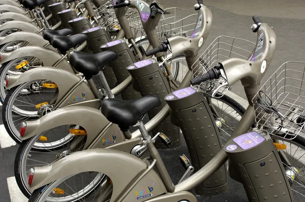 Velib στο Παρίσι, δημόσια ενοικίαση ποδηλάτων — Φωτογραφία Αρχείου