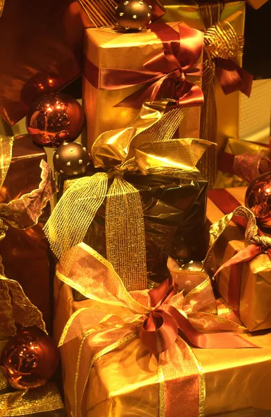 Presents in a shop window — Stock Photo, Image