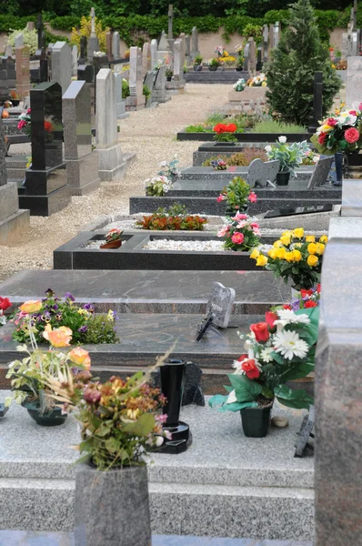 Le cimetière d'Oberhausbergen en Alsace — Photo