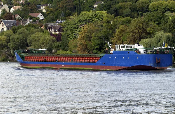 Lastkahn auf der Seine — Stockfoto