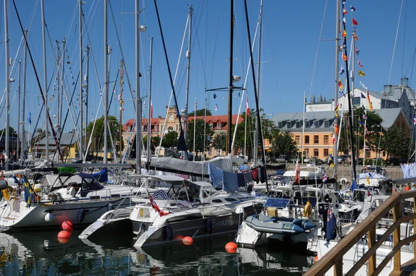 Sverige, hamnen i visby på gotland — Stockfoto