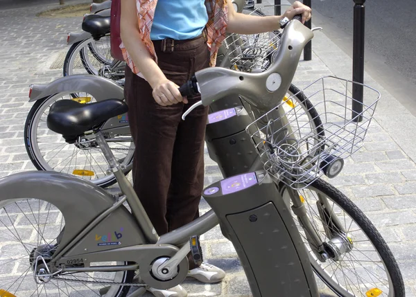 Velib i Paris, offentlig cykeluthyrning — Stockfoto