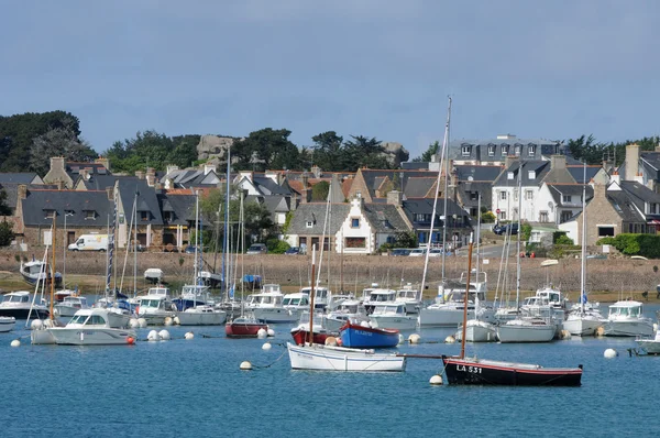 Bretagne, de pittoreske haven van ploumanach — Stockfoto