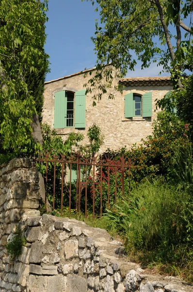Kleines Dorf der eygalieres in der provence — Stockfoto