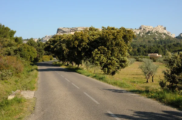 Typical landscape of Les Baux de Provence in Provence — Stock Photo, Image
