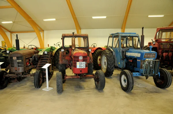 Staré a historické traktory v storlinge motormuseum — Stock fotografie