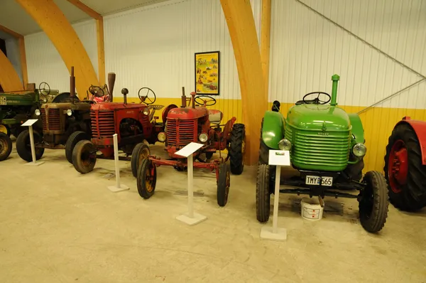 Staré a historické traktory v storlinge motormuseum — Stock fotografie