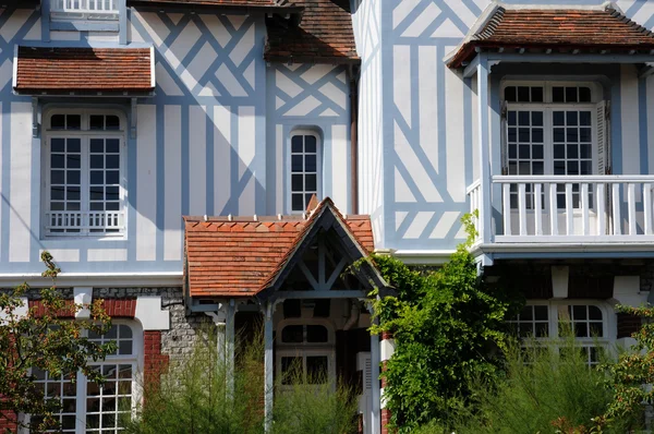 Normandie, старий будинок в місті Cabourg — стокове фото