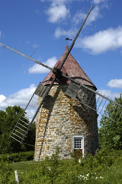 Canadá, Quebec, um velho moinho de vento em Orleans Island — Fotografia de Stock