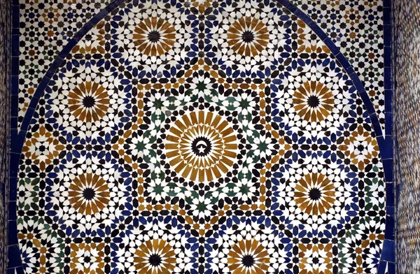 Marrocos, detalhe em mosaico de um antigo palácio em Marraquexe — Fotografia de Stock