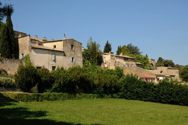 Dorf maubec in der provence — Stockfoto