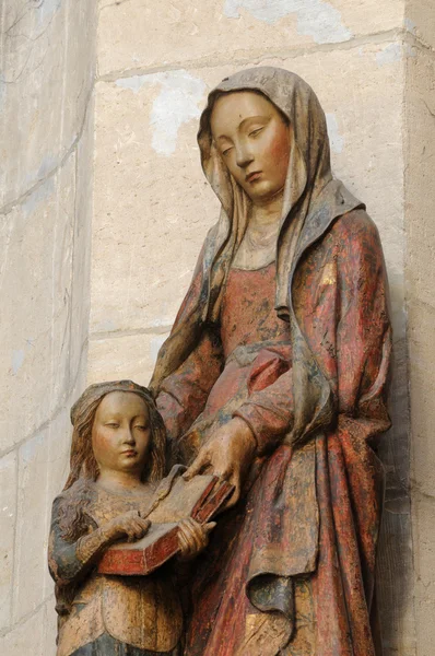 França, estátua na igreja colegial Poissy — Fotografia de Stock