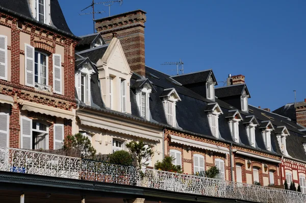 Picturesque gamle hus i Deauville i Normandie – stockfoto