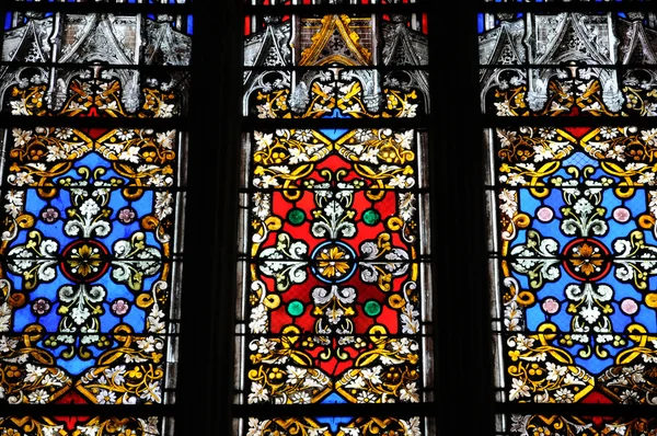 Kirchenfenster der Kirche Dives sur mer in der Normandie — Stockfoto