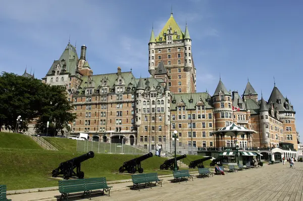 Le Chateau Frontenac, na cidade de Quebec — Fotografia de Stock