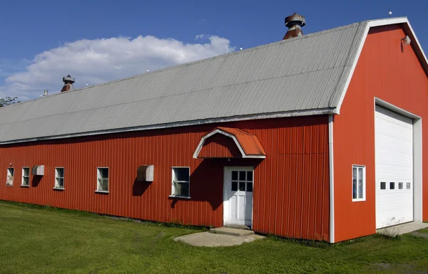Quebec, a barn in Orleans Island — Stock Photo, Image
