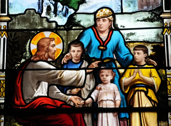 Υαλογράφημα παράθυρο στην εκκλησία της houlgate στη Νορμανδία — Φωτογραφία Αρχείου
