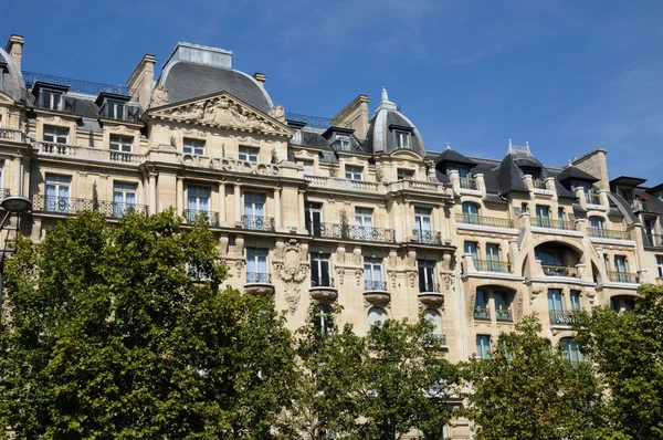 Francia, antiguo edificio en los Campos Elíseos —  Fotos de Stock