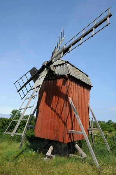 Szwecja, zabytkowym wiatrak w storlinge — Zdjęcie stockowe