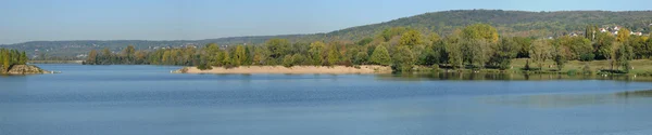 Франция, Etang des Cerisaies in Vernouillet in Les Yvelines — стоковое фото