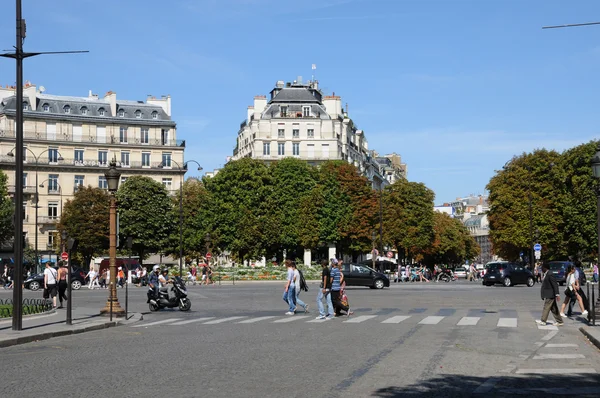 França, edifício antigo em les ChampsElysees — Fotografia de Stock