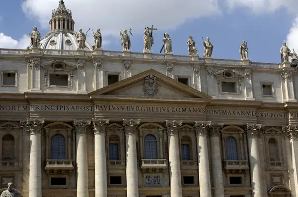 Basílica de San Pedro en el Vaticano en Roma — Foto de Stock