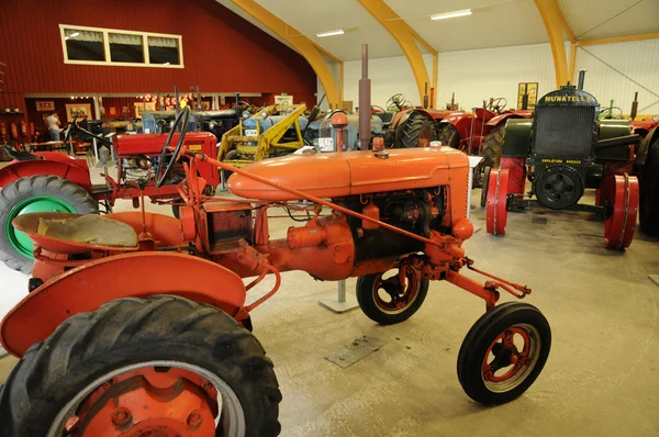 Staré a historické traktory v storlinge motormuseum — Stock fotografie