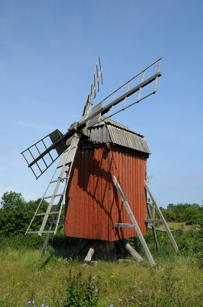 Suécia, antigo e histórico moinho de vento de Storlinge — Fotografia de Stock