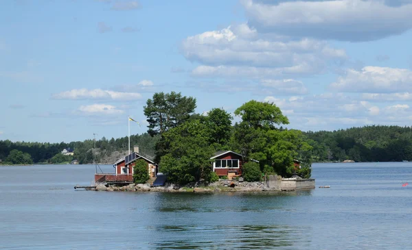 Svédország, egy kis szigeten, közel Stockholm festői ház — Stock Fotó