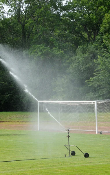 Water in een voetbalveld — Stockfoto