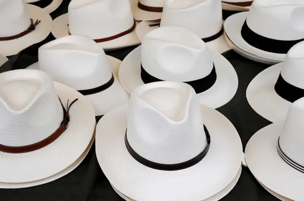Durak piyasada şapkalar — Stok fotoğraf