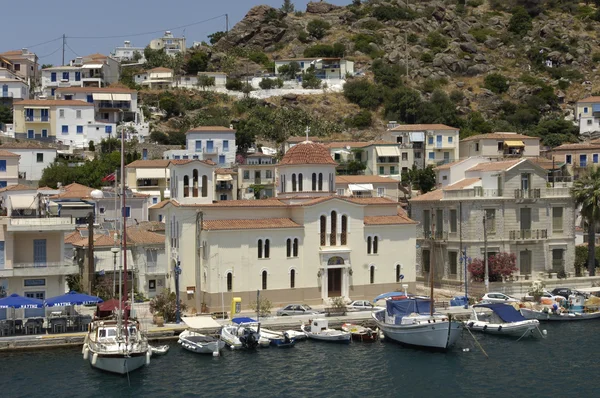 Île pittoresque de Poros dans le golfe Saronique — Photo