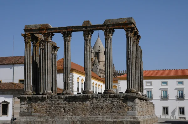 Ruína de templo romântico romano — Fotografia de Stock