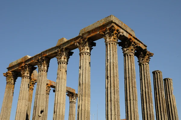 Разрушение римского античного храма — стоковое фото