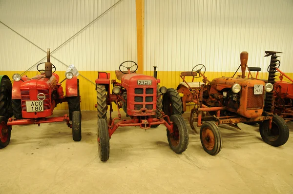 Old and historical tractors in Storlinge Motormuseum — Stock Photo, Image