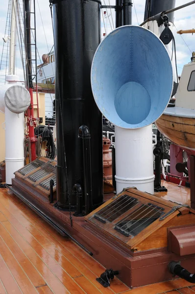 Vieux et historique bateau dans le port de Stockholm — Photo