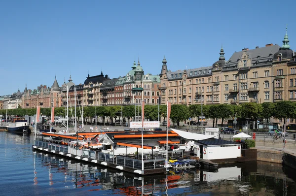 Oude en historische boot in de haven van stockholm — Stockfoto