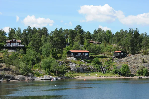 Svezia, pittoresca casa su una piccola isola vicino a Stoccolma — Foto Stock