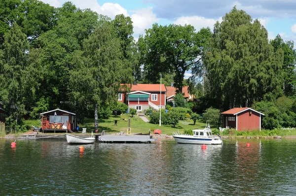 Svédország, egy kis szigeten, közel Stockholm festői ház — Stock Fotó