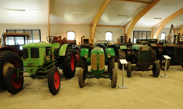 Staré a historické traktory v storlinge motormuseum — Stock fotografie