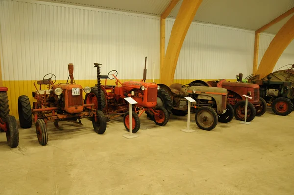 Tracteurs anciens et historiques à Storlinge Motormuseum — Photo
