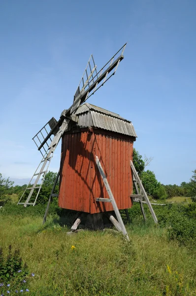 Svédország, régi és történelmi szélmalom a Storlinge — Stock Fotó