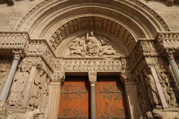 Sint Falperra kerk in arles — Stockfoto