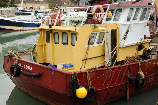 Rybářský přístav port en bessin v Normandii — Stock fotografie