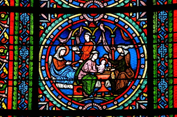 Yvelines, λεκιασμένο παράθυρο γυαλιού σε poissy collegiate εκκλησία — Φωτογραφία Αρχείου