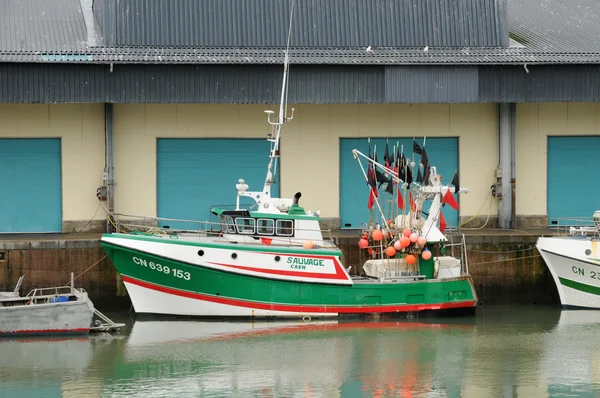 Portu rybackiego w porcie en bessin w Normandii — Zdjęcie stockowe